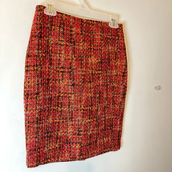 NWT Karl Lagerfeld Paris Pencil Tweed Skirt Knee Length Lined Back Zip Sz 2 - Picture 4 of 8